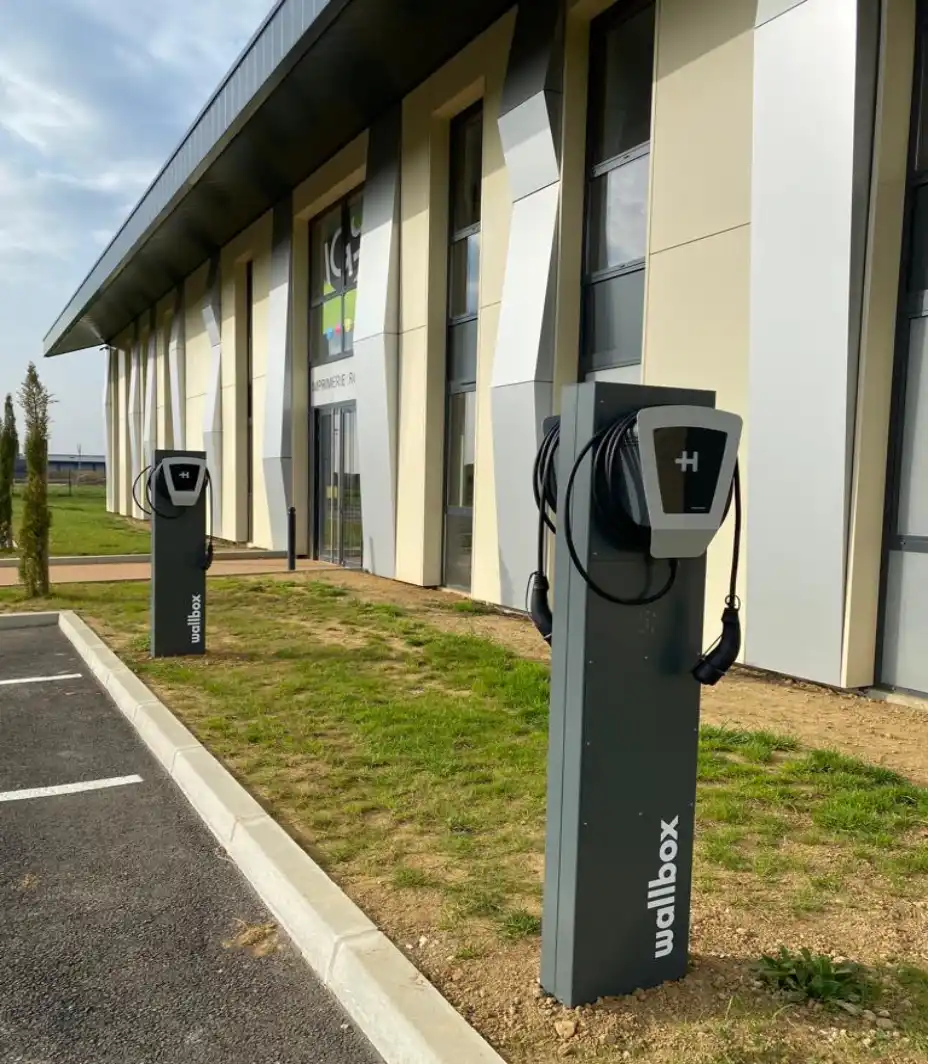 Nos 4 bornes de recharge véhicules électriques